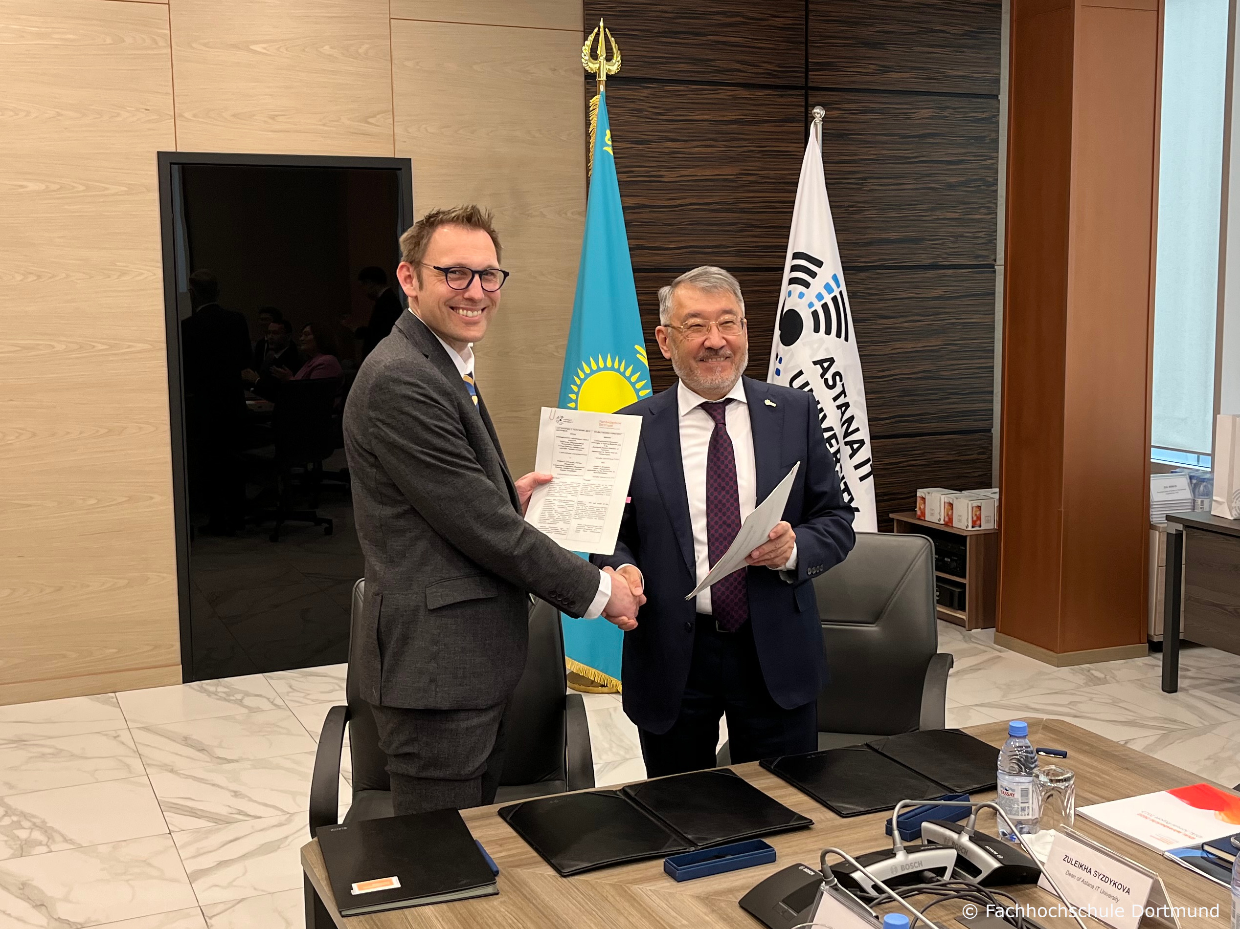Read more about the article Signing a Double-Degree Agreement Between FH Dortmund and Astana IT University